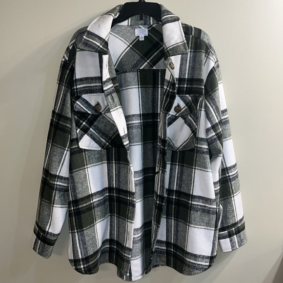 Shacket. Flannel button down warm jacket. Top. Never worn. - Picture 2 of 8
